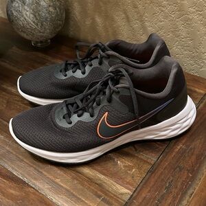 Nike Revolution 6 Next Nature Anthracite Rush Orange Men’s 8.5 Running Shoes‎